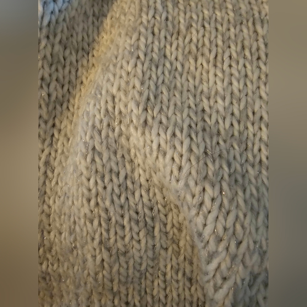 Chaps Small V-Neck Sweater in Cream - Picture 3 of 4
